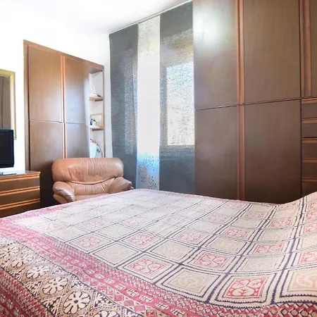 アパート 2 Bedroom Amazing In フォッローニカ